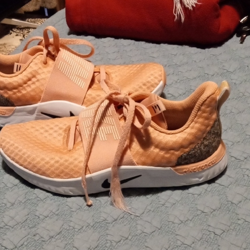 Nike Women's Peach and White Sneakers - Picture 3 of 7